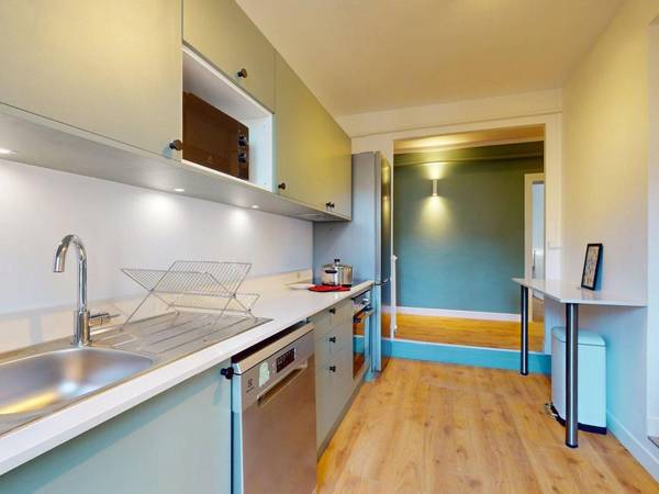 Colocation / Appartement 5 pièces de 103 m², Paris, 94 Rue de Crimée / Photo 2