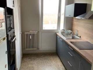 Room share, 8 rooms apartment, Lille