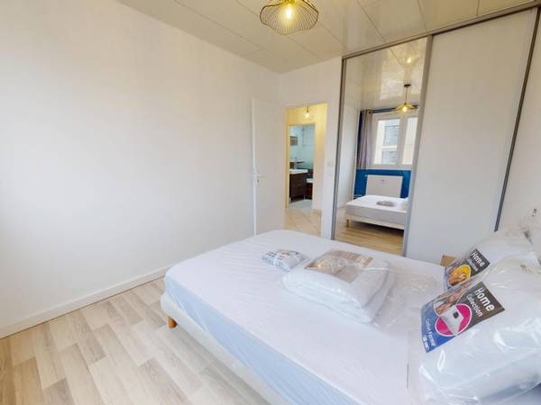 Colocation / Appartement 4 pièces de 71 m², Bron, B Avenue Pierre Brossolette / Photo 2