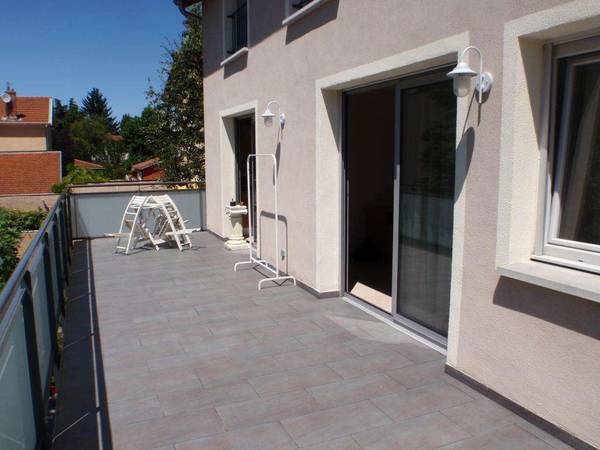 Location / Appartement 6 pièces de 130 m², Villeurbanne, Rue Viret / Photo 2