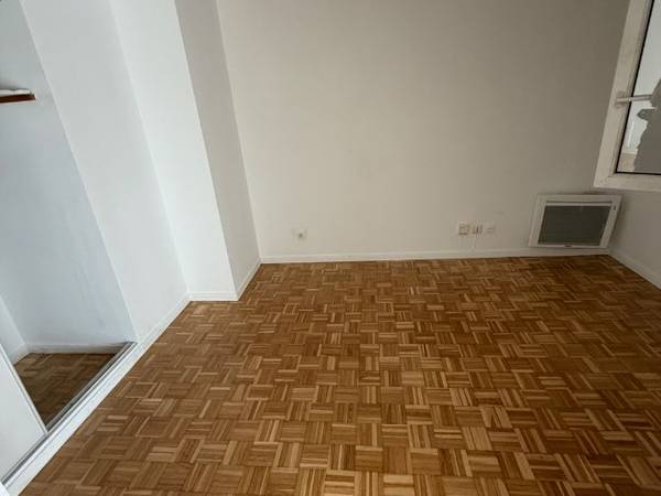 Sous-location / Appartement 4 pièces de 80 m², Paris, Quai de la Seine / Photo 2