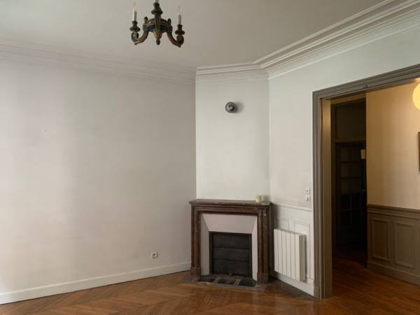 Colocation / Appartement 3 pièces de 72 m², Paris, Rue du Docteur Heulin / Photo 2