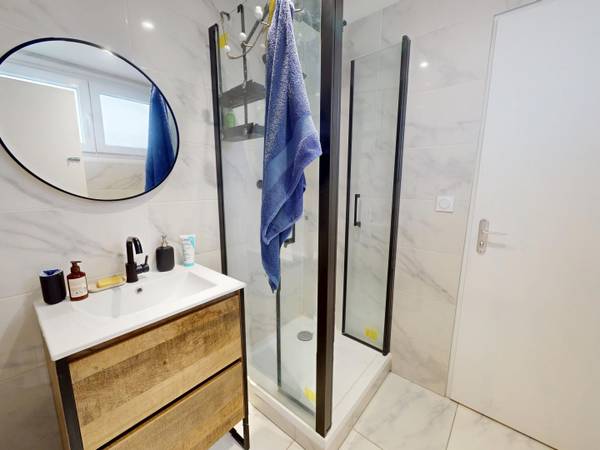 Colocation / Appartement 5 pièces de 76 m², Vaulx-en-Velin, Rue Anatole France / Photo 2