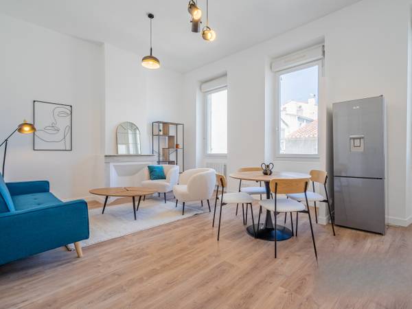 Location / Appartement 2 pièces de 39 m², Marseille, Rue Vitalis / Photo 2