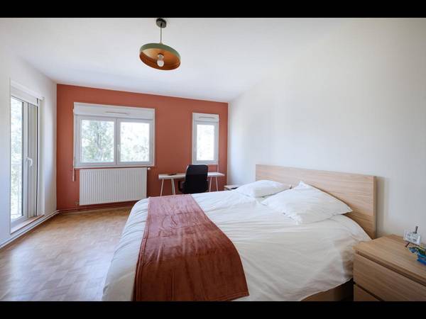 Colocation / Appartement 4 pièces de 70 m², Saint-Genis-Laval, Chemin du Grand Revoyet / Photo 8