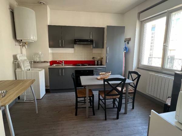 Rental / 1-bedroom flat · 30 m², Angoulême, Rue Saint Roch / Photo 2