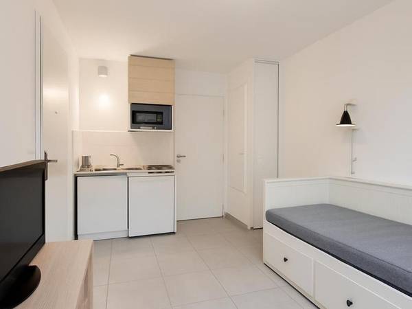 Location / Appartement 1 pièce de 18 m², Saint-Étienne, Rue du Docteur Rémy Anino / Photo 2