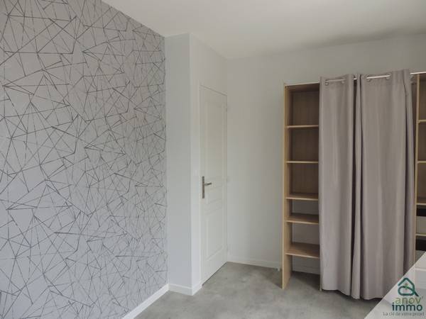 Location / Appartement 1 pièce de 26 m², Poitiers, Rue du Faubourg du Pont Neuf / Photo 2