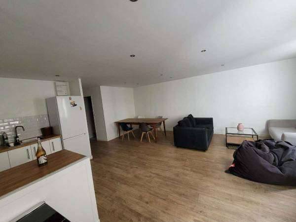 Colocation / Appartement 3 pièces de 65 m², Marseille, Rue des Trois Rois / Photo 2