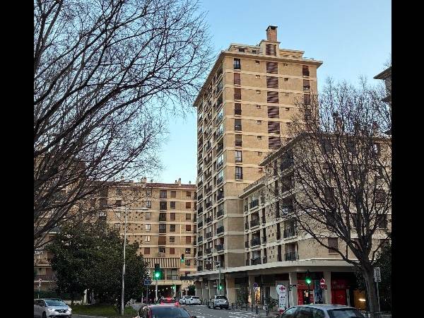 Colocation / Appartement 4 pièces de 75 m², Aix-en-Provence, Place de Narvik / Photo 2