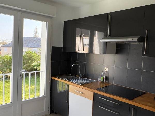 Colocation / Appartement 7 pièces de 115 m², Laval, Rue des Lilas / Photo 2
