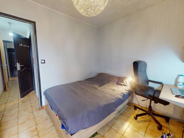 Colocation / Appartement 6 pièces de 82 m², Vénissieux, Rue des Martyrs de la Résistance / Photo 2