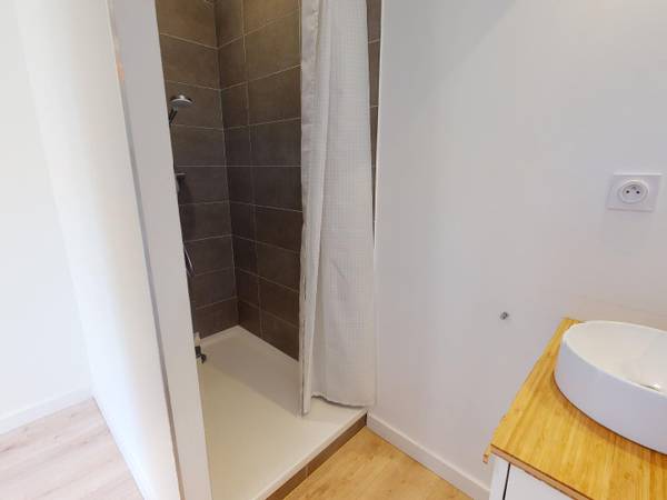 Colocation / Appartement 4 pièces de 70 m², Grenoble, Cours Jean Jaures / Photo 2