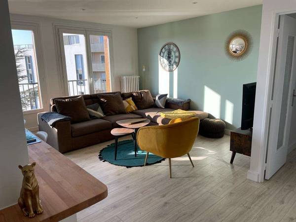 Colocation / Appartement 5 pièces de 95 m², Fresnes, Rue des Frères Lumière / Photo 2