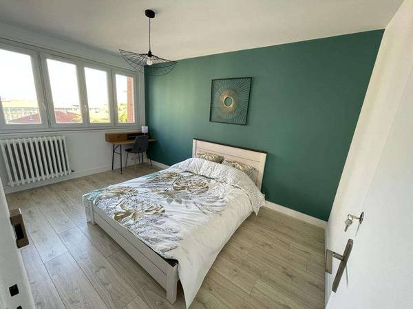 Colocation / Appartement 5 pièces de 95 m², Fresnes, Rue des Frères Lumière / Photo 17