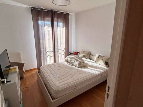 Colocation / Appartement 4 pièces de 65 m², Laval, Rue de la Filature / Photo 2