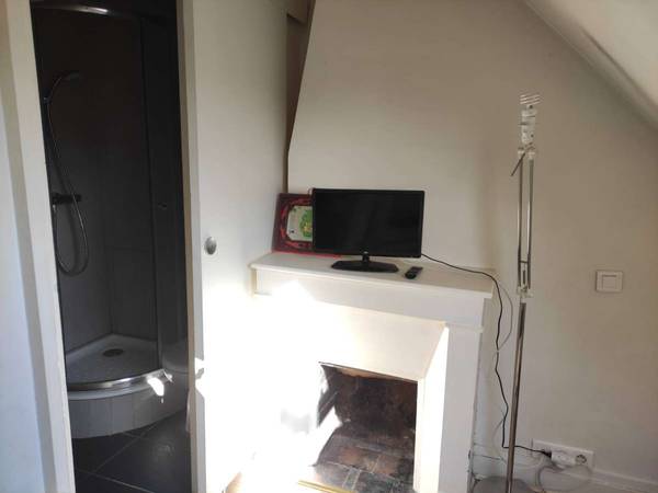 Sous-location / Studio de 14 m², Paris, Place des Vosges / Photo 8