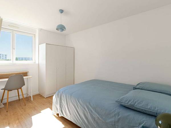Colocation / Appartement 4 pièces de 60 m², Villejuif, Avenue des Chardons / Photo 2