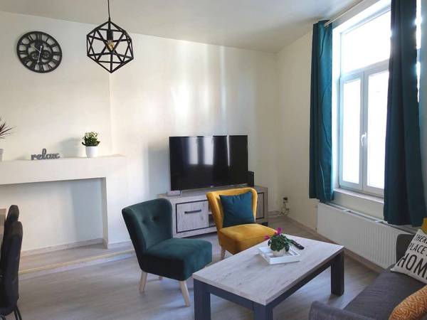 Colocation / Maison 6 pièces de 150 m², Charleroi, Rue de Lodelinsart / Photo 2