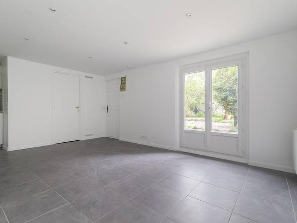 Location / Studio de 25 m², Ivry-sur-Seine, Avenue Maurice Thorez / Photo 2