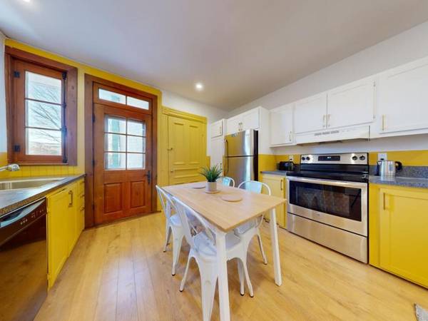 Colocation / Appartement 4 pièces de 122 m², Montréal / Photo 2