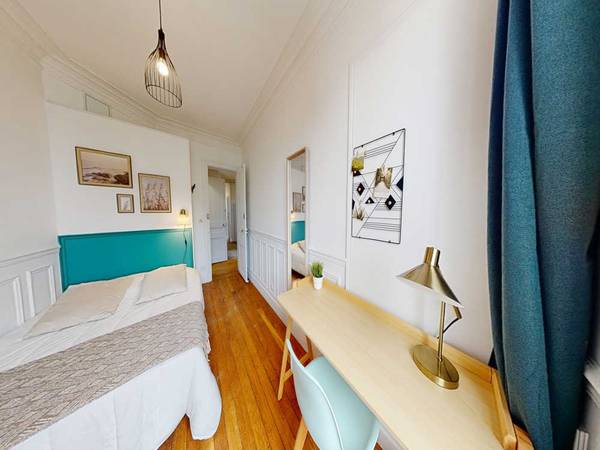 Colocation / Appartement 9 pièces de 160 m², Paris, Rue des Cloys / Photo 2