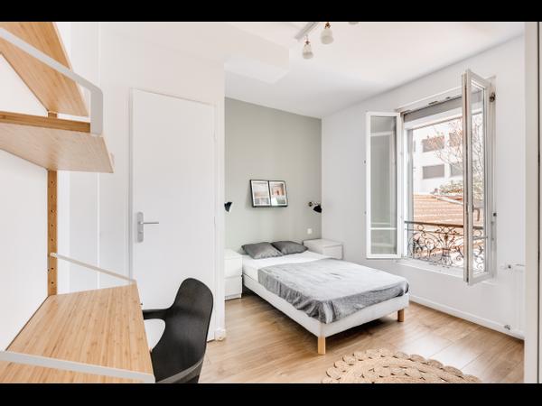 Colocation / Maison 10 pièces de 188 m², Nanterre, Rue Michelet / Photo 2