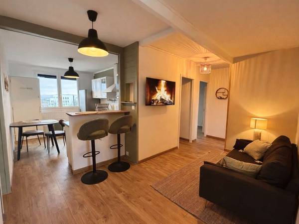 Colocation / Appartement 5 pièces de 78 m², Saint-Priest, Rue Bossuet / Photo 2