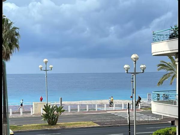 Location / Appartement 2 pièces de 39 m², Nice, Promenade des Anglais / Photo 2