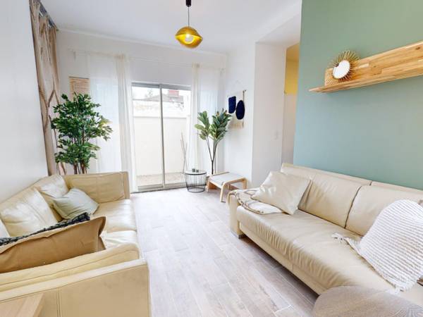 Colocation / Maison 8 pièces de 330 m², Bron, Avenue François Mitterrand / Photo 2