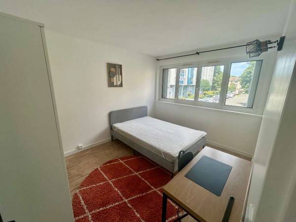 Colocation / Appartement 4 pièces de 62 m², Massy, Rue du Périgord / Photo 4