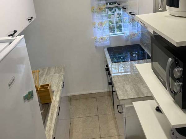 Colocation / Appartement 5 pièces de 65 m², Les Abymes, Boulevard des Héros / Photo 2