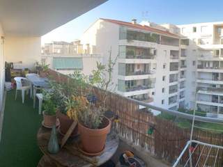 Room share, 3 rooms apartment, Marseille