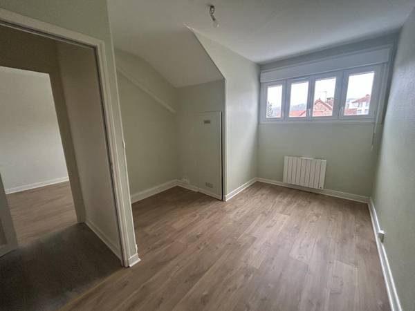 Location / Appartement 3 pièces de 60 m², Le Creusot, Rue Lamartine / Photo 2