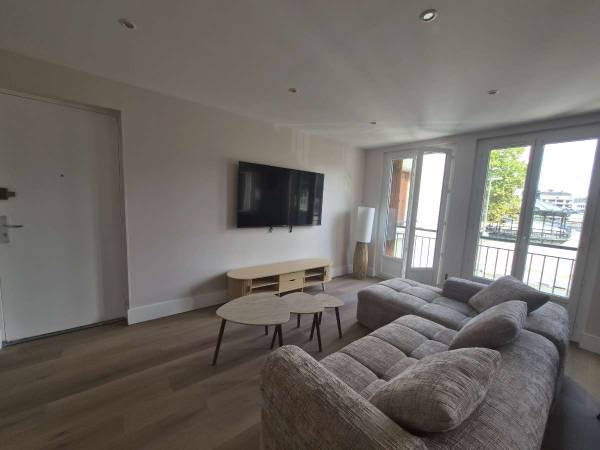 Colocation / Appartement 4 pièces de 70 m², Laval, Rue du Vieux Saint-Louis / Photo 2