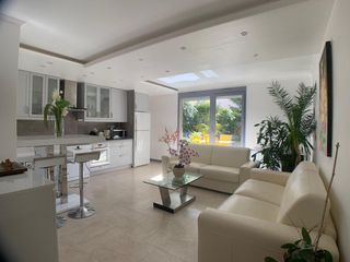 Colocation / Appartement 4 pièces de 75 m², Caluire-et-Cuire, Rue de la Gare de Cuire