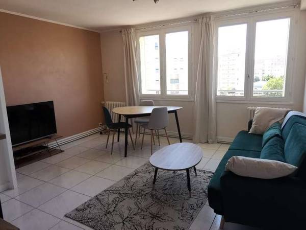 Location / Appartement 3 pièces de 56 m², Dijon, Rue Balzac / Photo 2