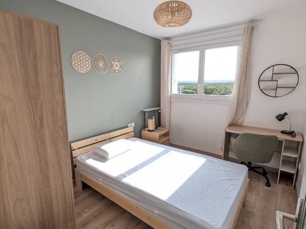 Colocation / Immeuble 5 pièces de 91 m², Cergy, Les Touleuses Brunes / Photo 8