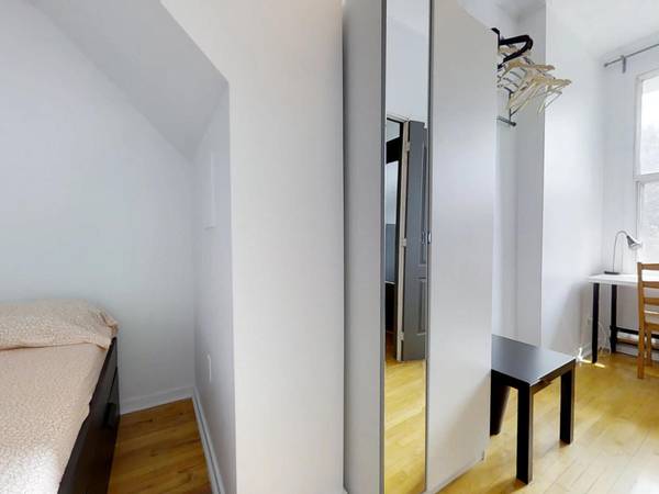 Colocation / Appartement 4 pièces de 110 m², Montréal / Photo 12
