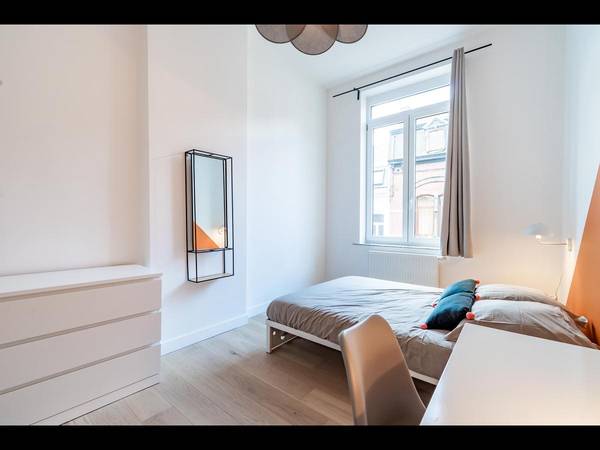 Coliving / Maison 6 pièces de 200 m², La Louvière, Rue du Parc / Photo 2