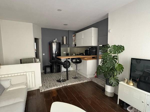 Location / Appartement 3 pièces de 46 m², Bordeaux, Rue Donissan / Photo 2