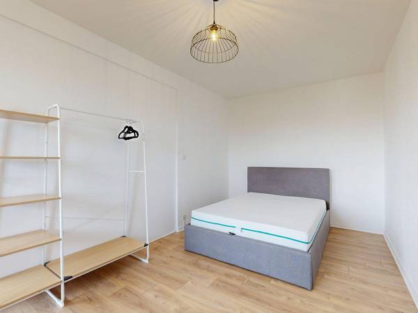 Colocation / Appartement 5 pièces de 99 m², Besançon, B Rue des Sources / Photo 2