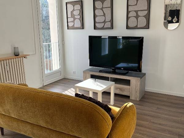 Location / Appartement 3 pièces de 66 m², Saint-Étienne, Cours Fauriel / Photo 2