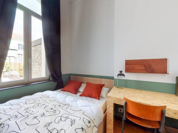 Colocation / Appartement 8 pièces de 255 m², Etterbeek, 23, Rue du Clocher, / Photo 8