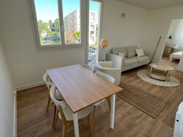 Colocation / Appartement 4 pièces de 64 m², Noisy-le-Grand, Allée du Val Fleuri / Photo 2