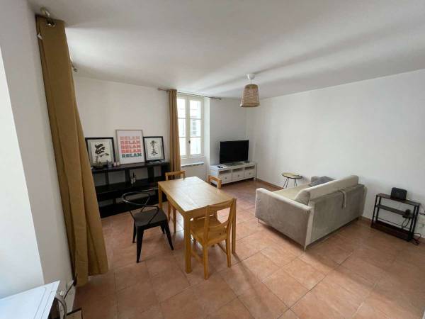 Location / Appartement 2 pièces de 42 m², Marseille, Rue des Mauvestis / Photo 2