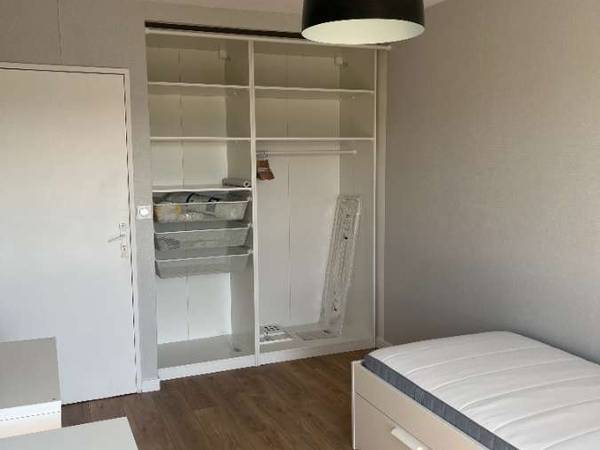 Flatsharing / 4-bedroom flat · 82 m², Villeurbanne, Avenue Roberto Rossellini / Photo 2
