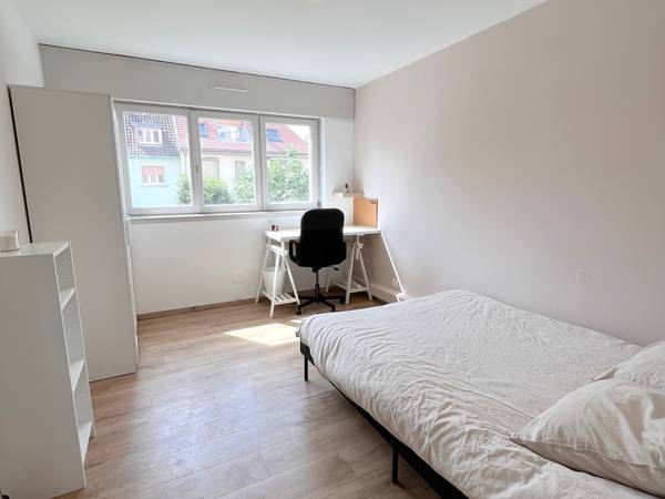 Colocation / Appartement 5 pièces de 90 m², Strasbourg, Route du Polygone / Photo 2