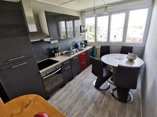 Colocation / 5 rooms building · 77 m², Laval, Rue du Pressoir Salé