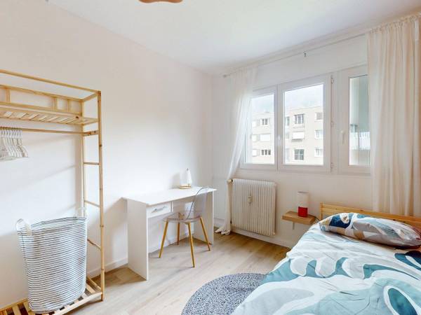 Colocation / Appartement 5 pièces de 79 m², Fleury-les-Aubrais, Rue Charles Péguy / Photo 2